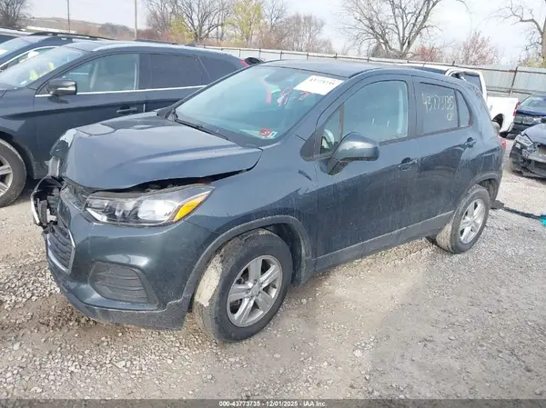 KL7CJKSB8MB306309 2021 CHEVROLET TRAX - Image 2