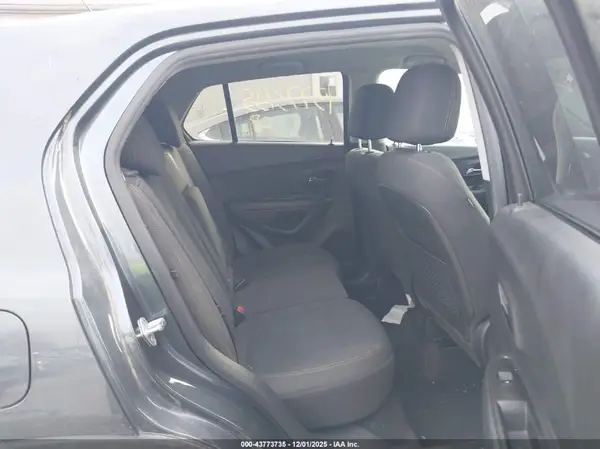 KL7CJKSB8MB306309 2021 CHEVROLET TRAX - Image 8