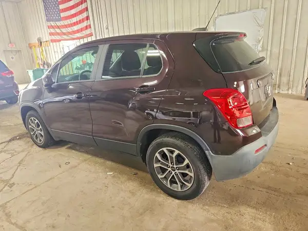 KL7CJKSB8MB308206 2021 CHEVROLET TRAX - Image 2