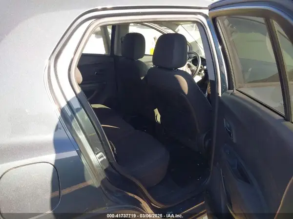 KL7CJKSB8MB310957 2021 CHEVROLET TRAX - Image 8