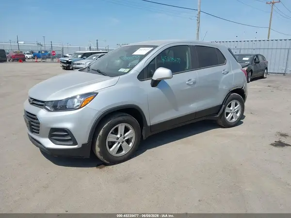 KL7CJKSB8MB313745 2021 CHEVROLET TRAX - Image 2