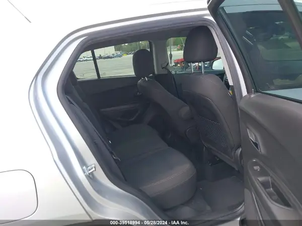 KL7CJKSB8MB322896 2021 CHEVROLET TRAX - Image 8