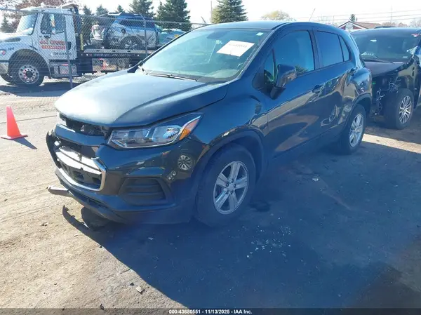 KL7CJKSB8MB330481 2021 CHEVROLET TRAX - Image 2