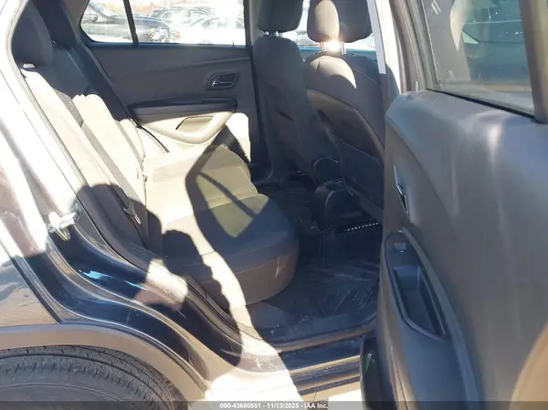 KL7CJKSB8MB330481 2021 CHEVROLET TRAX - Image 8