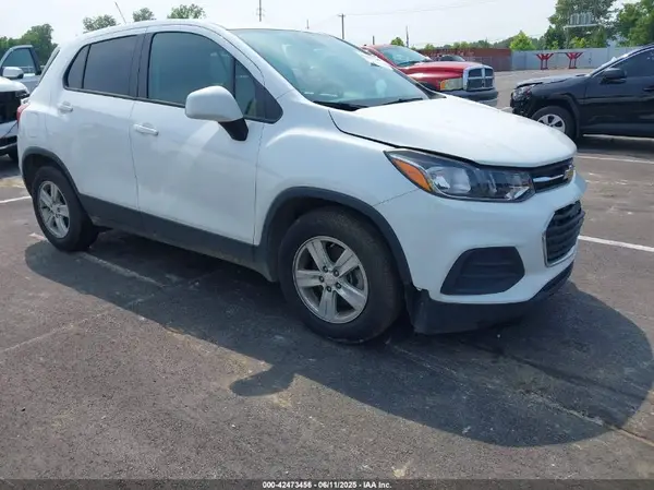 KL7CJKSB8MB332909 2021 CHEVROLET TRAX - Image 1