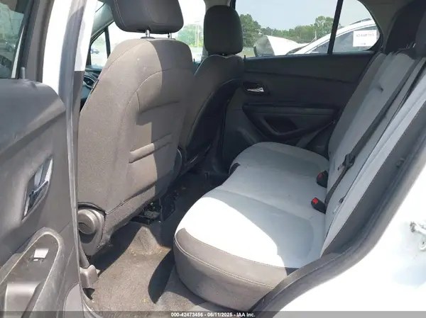 KL7CJKSB8MB332909 2021 CHEVROLET TRAX - Image 8