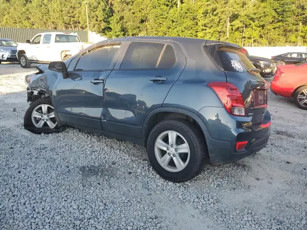 KL7CJKSB8MB333865 2021 CHEVROLET TRAX - Image 2