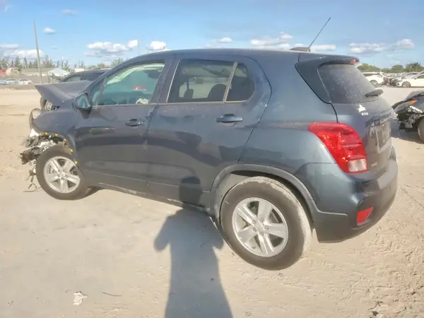 KL7CJKSB8MB337852 2021 CHEVROLET TRAX - Image 2