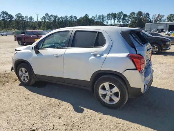 KL7CJKSB8MB344591 2021 CHEVROLET TRAX - Image 2