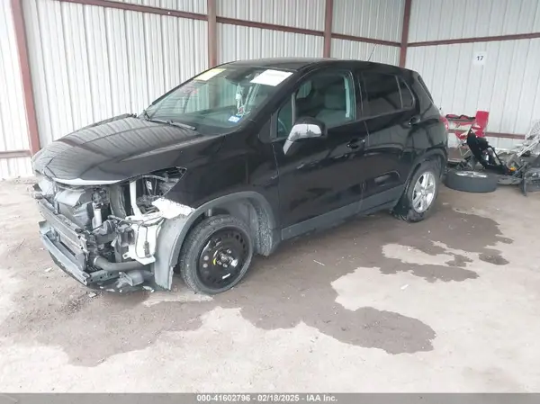 KL7CJKSB8MB360595 2021 CHEVROLET TRAX - Image 2