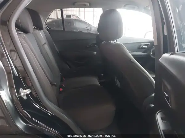 KL7CJKSB8MB360595 2021 CHEVROLET TRAX - Image 8