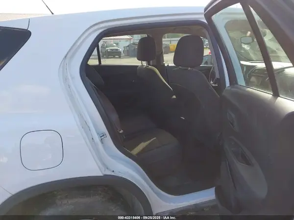 KL7CJKSB9GB511657 2016 CHEVROLET TRAX - Image 8