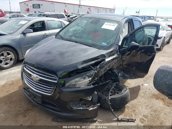 KL7CJKSB9GB571891 2016 CHEVROLET TRAX - Image 2