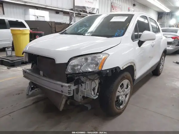 KL7CJKSB9GB584625 2016 CHEVROLET TRAX - Image 2
