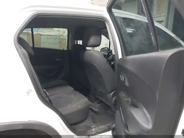 KL7CJKSB9GB584625 2016 CHEVROLET TRAX - Image 8