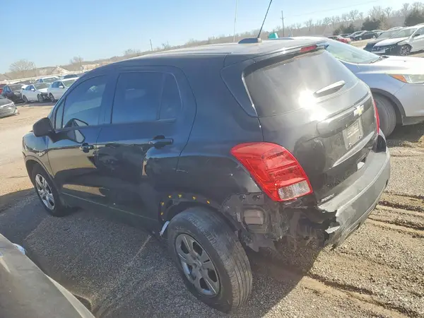 KL7CJKSB9GB627991 2016 CHEVROLET TRAX - Image 2