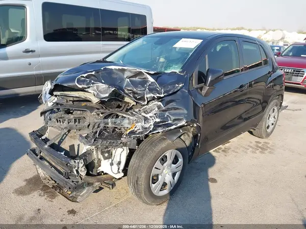 KL7CJKSB9GB748438 2016 CHEVROLET TRAX - Image 2
