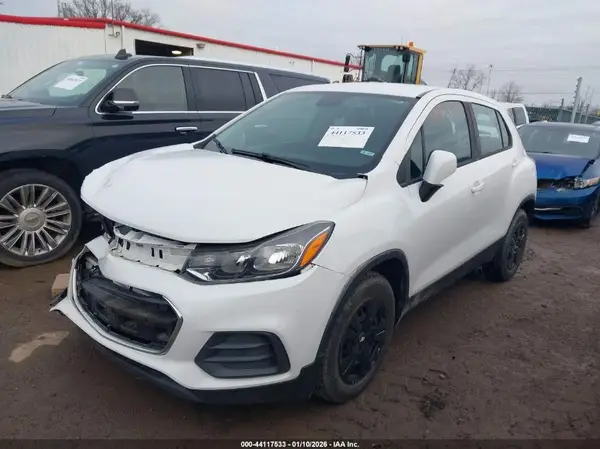 KL7CJKSB9HB049960 2017 CHEVROLET TRAX - Image 2