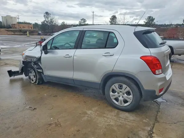 KL7CJKSB9HB174294 2017 CHEVROLET TRAX - Image 2