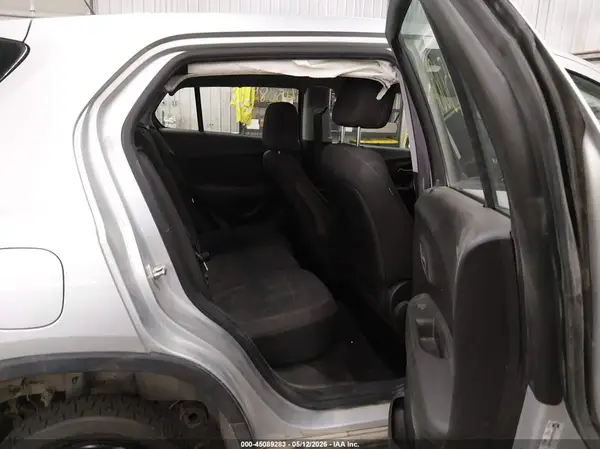 KL7CJKSB9HB193833 2017 CHEVROLET TRAX - Image 8