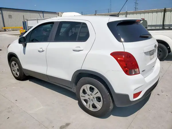 KL7CJKSB9JB523007 2018 CHEVROLET TRAX - Image 2