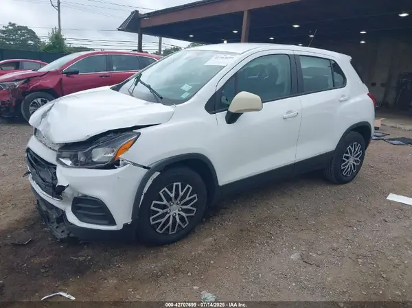 KL7CJKSB9JB529549 2018 CHEVROLET TRAX - Image 2