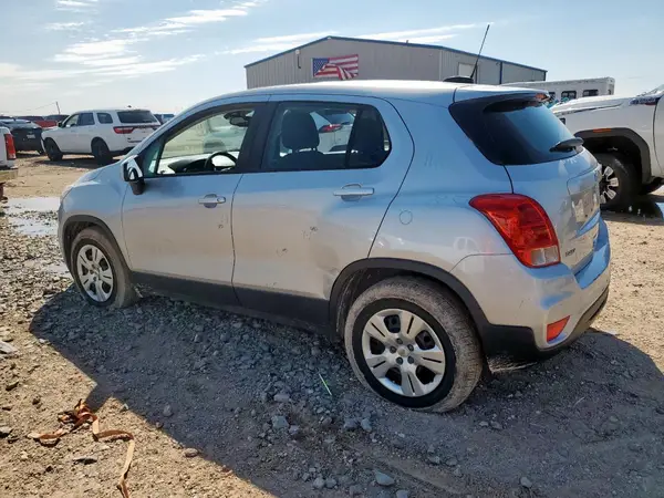 KL7CJKSB9JB564138 2018 CHEVROLET TRAX - Image 2