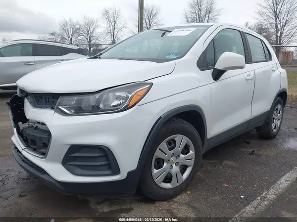 KL7CJKSB9JB574135 2018 CHEVROLET TRAX - Image 2