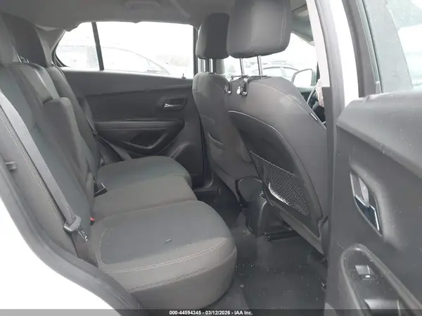KL7CJKSB9JB574135 2018 CHEVROLET TRAX - Image 8
