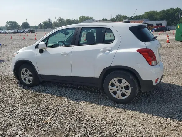 KL7CJKSB9JB576970 2018 CHEVROLET TRAX - Image 2