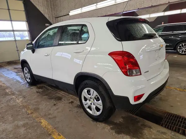KL7CJKSB9JB603164 2018 CHEVROLET TRAX - Image 2