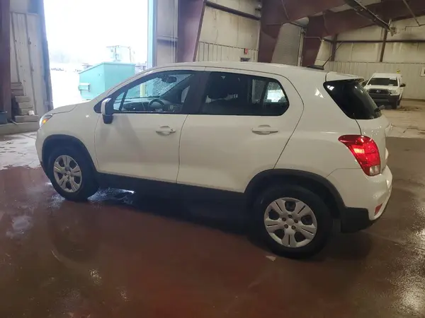 KL7CJKSB9JB627853 2018 CHEVROLET TRAX - Image 2