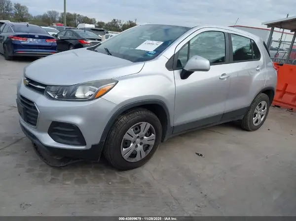 KL7CJKSB9JB629344 2018 CHEVROLET TRAX - Image 2