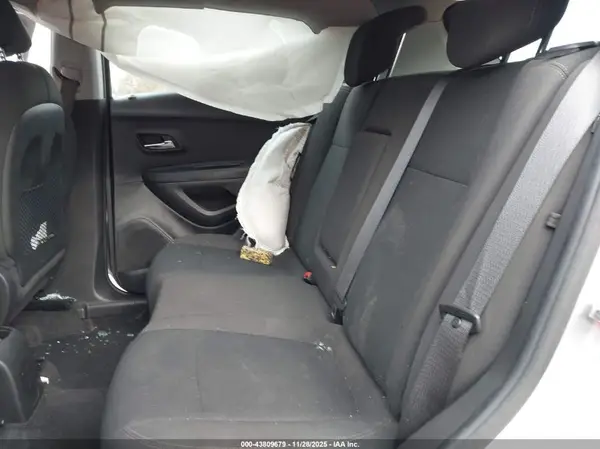 KL7CJKSB9JB629344 2018 CHEVROLET TRAX - Image 8