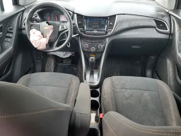 KL7CJKSB9JB699197 2018 CHEVROLET TRAX - Image 8