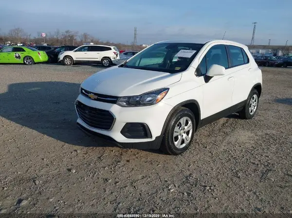 KL7CJKSB9JB700056 2018 CHEVROLET TRAX - Image 2