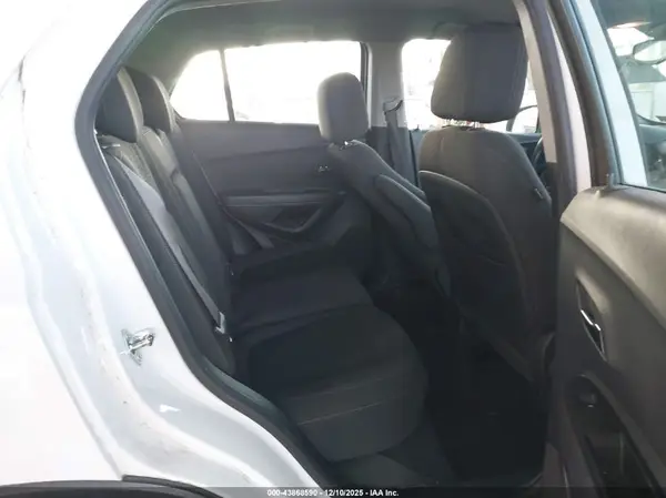 KL7CJKSB9JB700056 2018 CHEVROLET TRAX - Image 8