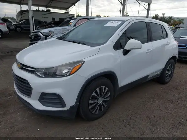 KL7CJKSB9JB701997 2018 CHEVROLET TRAX - Image 2