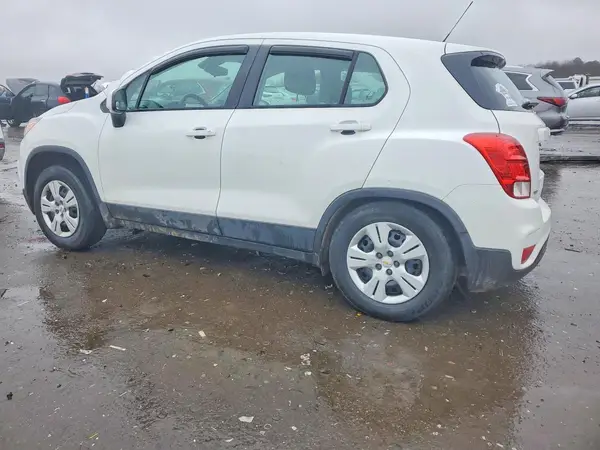 KL7CJKSB9JB721456 2018 CHEVROLET TRAX - Image 2