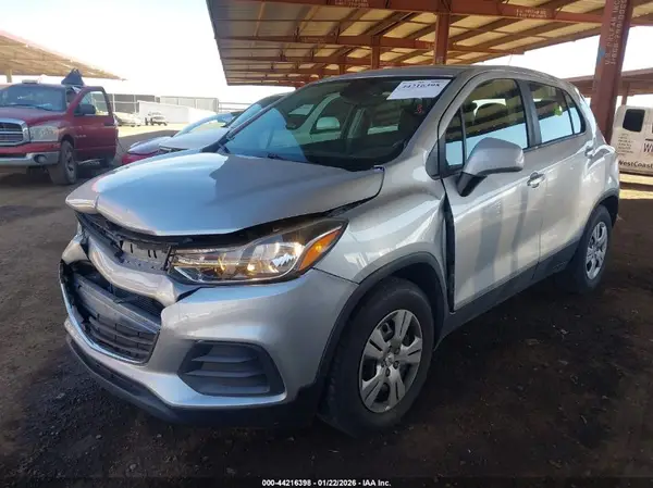 KL7CJKSB9JB722087 2018 CHEVROLET TRAX - Image 2