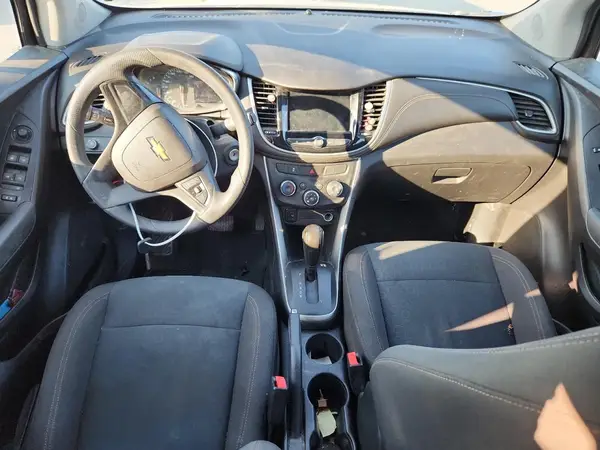 KL7CJKSB9JB723076 2018 CHEVROLET TRAX - Image 8