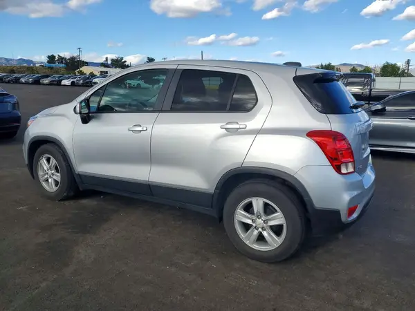 KL7CJKSB9LB021214 2020 CHEVROLET TRAX - Image 2