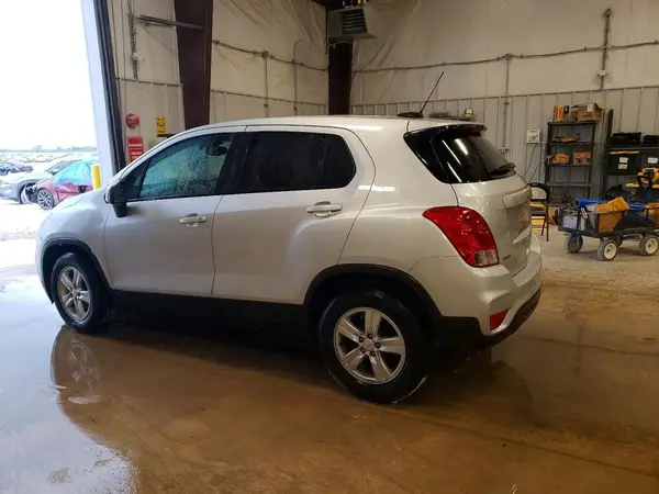 KL7CJKSB9LB025179 2020 CHEVROLET TRAX - Image 2