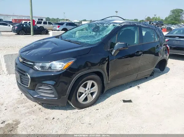 KL7CJKSB9LB038000 2020 CHEVROLET TRAX - Image 2