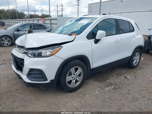 KL7CJKSB9LB045626 2020 CHEVROLET TRAX - Image 2