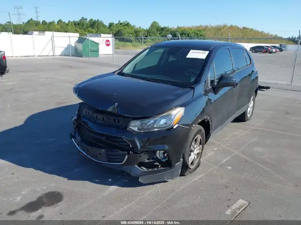 KL7CJKSB9LB048445 2020 CHEVROLET TRAX - Image 2