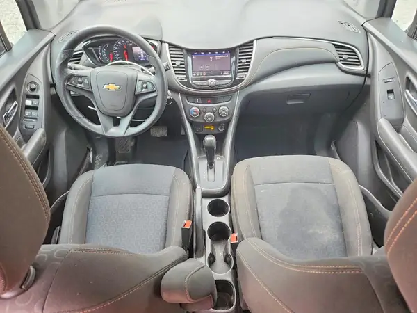 KL7CJKSB9LB055685 2020 CHEVROLET TRAX - Image 8
