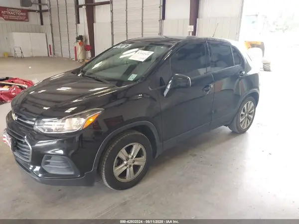KL7CJKSB9LB057050 2020 CHEVROLET TRAX - Image 2