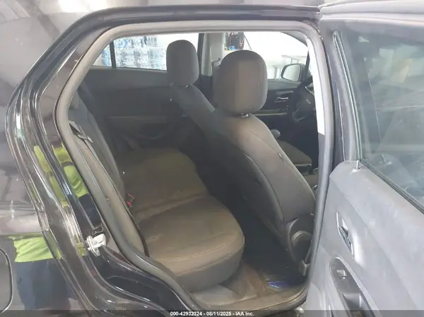KL7CJKSB9LB057050 2020 CHEVROLET TRAX - Image 8