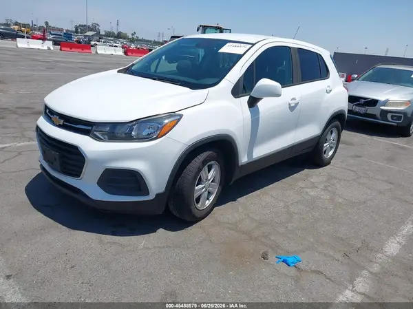 KL7CJKSB9LB060000 2020 CHEVROLET TRAX - Image 2